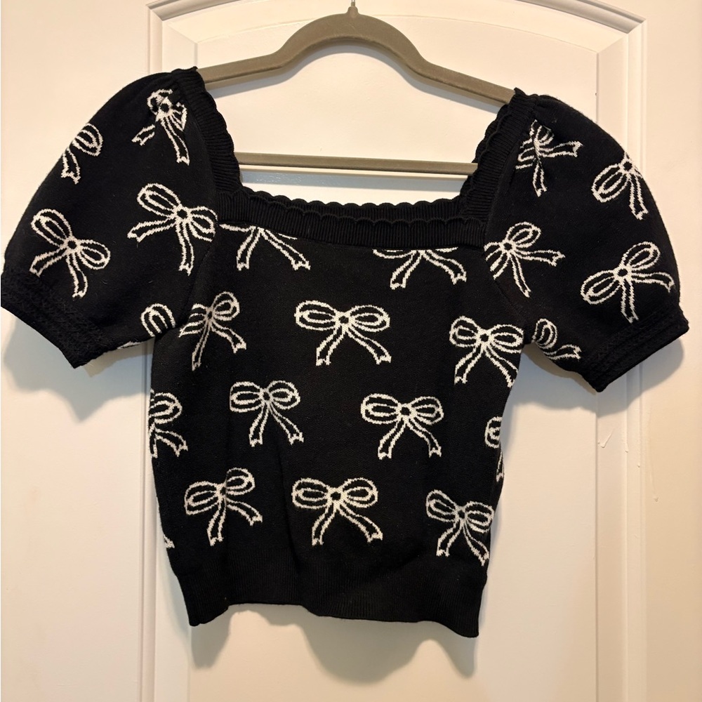 Black Crop Top with White Bow Pattern and Puff Sleeves